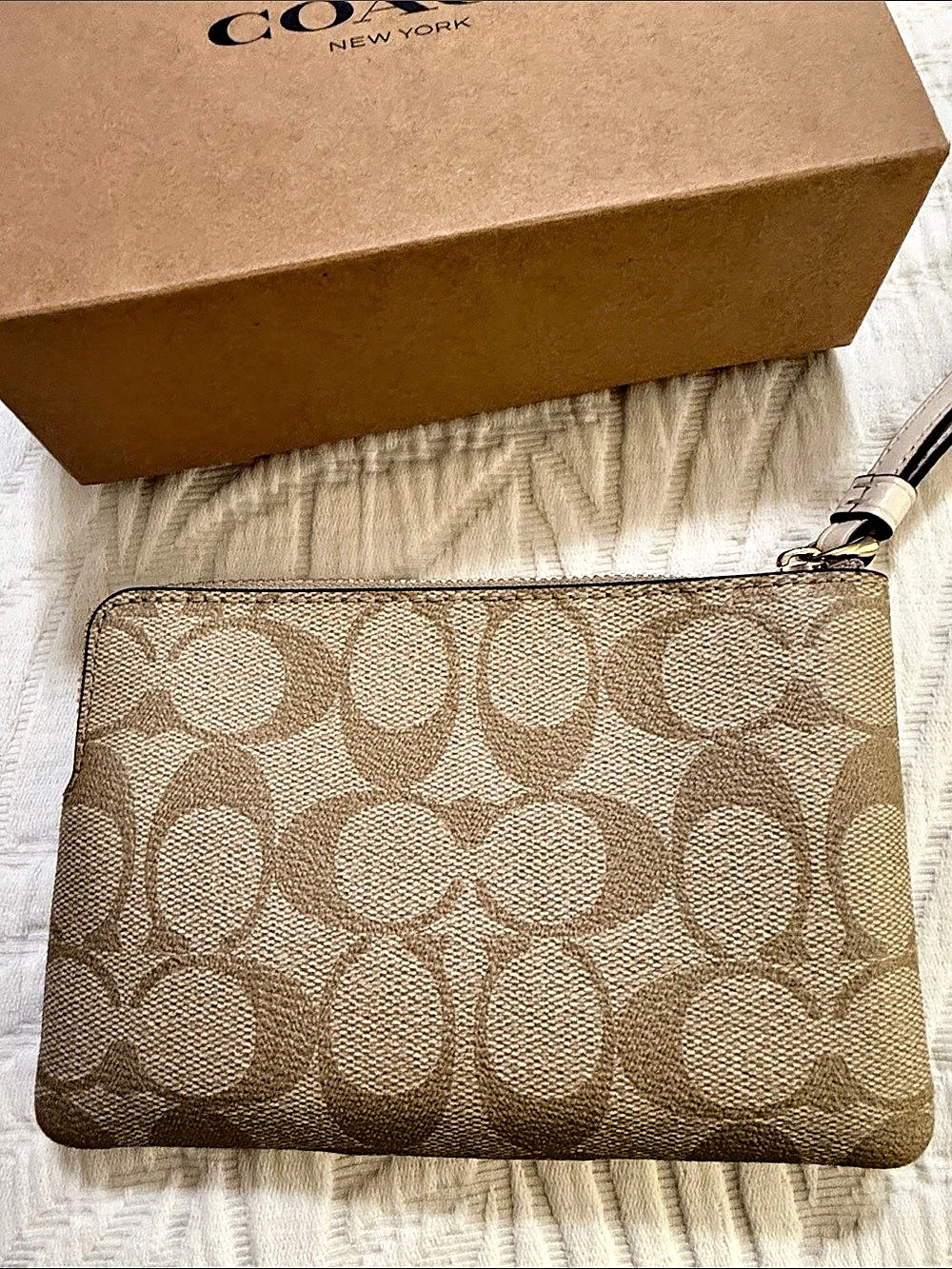 Coach Double Corner Zip Wristlet in Brown & White -NEW